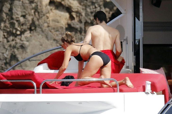 Dünyaca ünlü model Kate Moss, bikinili görüntülenmekten kurtulamadı G1