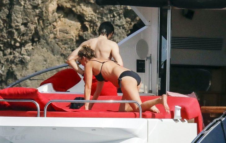 Dünyaca ünlü model Kate Moss, bikinili görüntülenmekten kurtulamadı G2