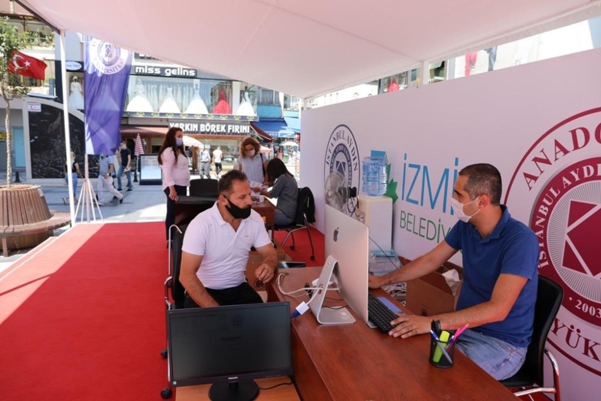 İzmit Belediyesinden &uuml;niversite adaylarına danışmanlık hizmeti