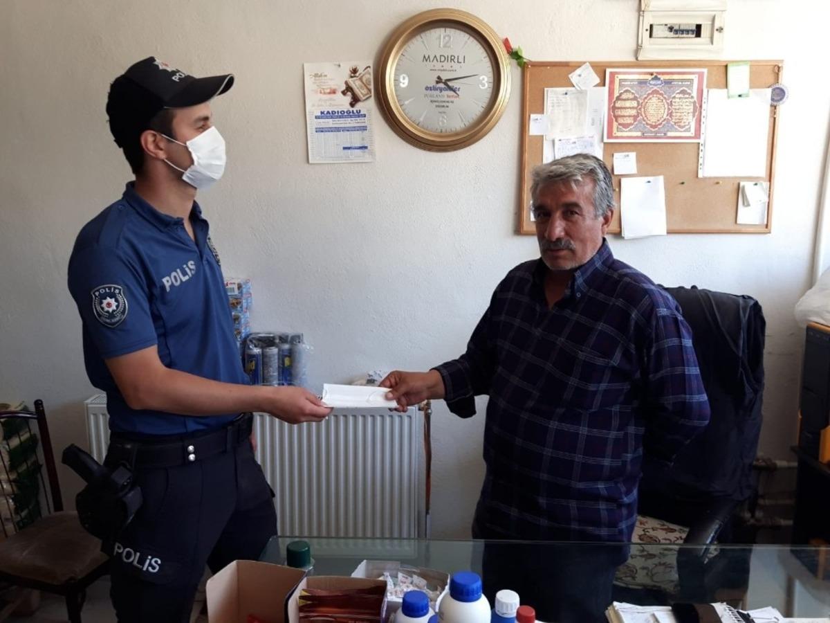 Sarıkamış&rsquo;ta polis maske dağıttı