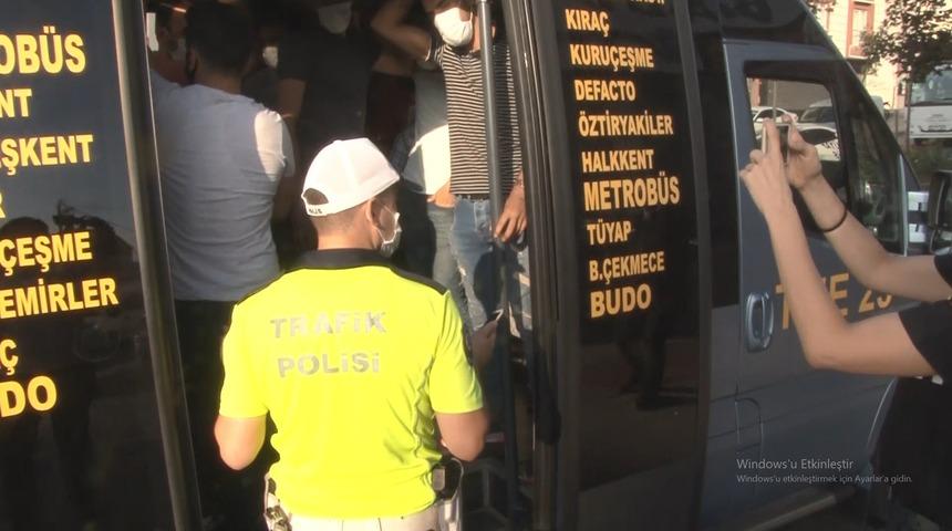 Minib&uuml;sten 12 yerine 34 yolcu &ccedil;ıkınca... Polis bile şaştı kaldı