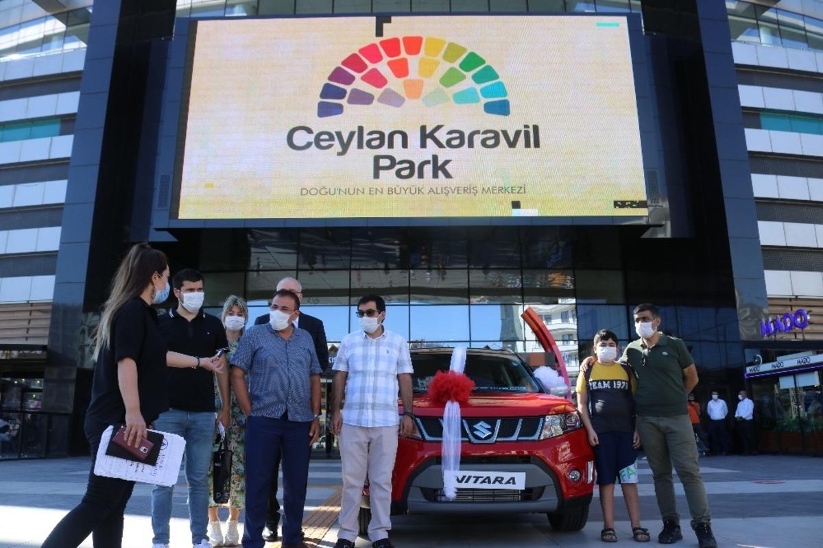 Mobilya aldı, girdiği &ccedil;ekilişle sıfır kilometre ara&ccedil; kazandı