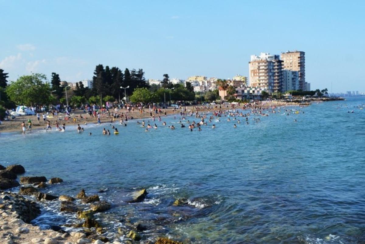 Tarhan&rsquo;dan uyarı: &ldquo;Denize girerken de sosyal mesafeye uyalım&rdquo;