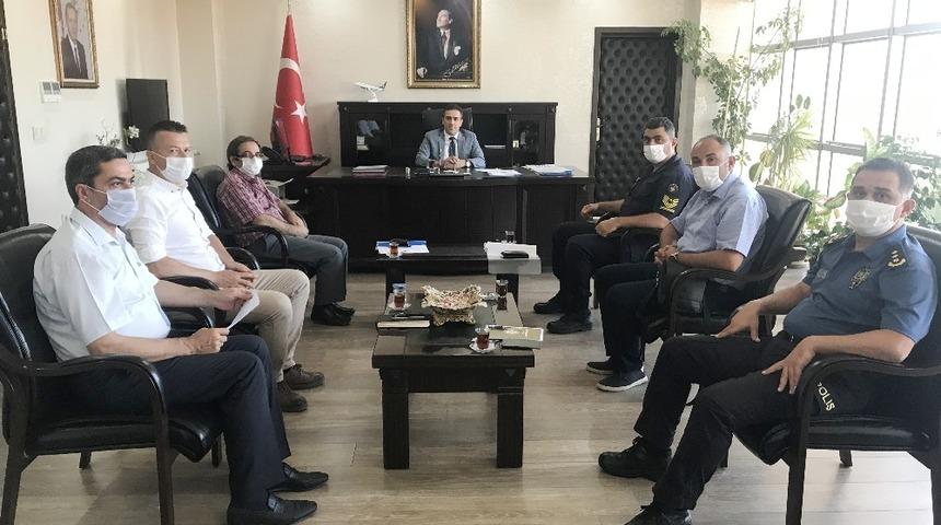 Burhaniye&rsquo;de koronavir&uuml;s ile m&uuml;cadele toplantısı yapıldı