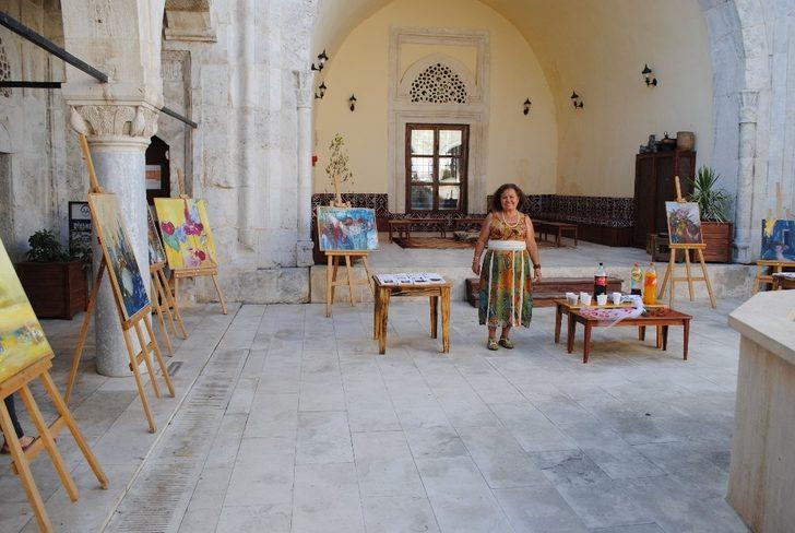 30 yıldır hem yazıyor hem Çiziyor G3