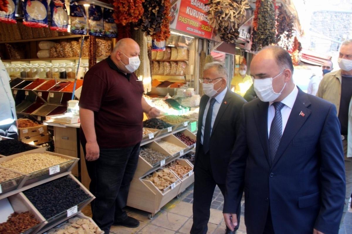 Vali G&uuml;naydın: "Hastane ve sağlık hizmetlerinde bir sıkıntı yok"