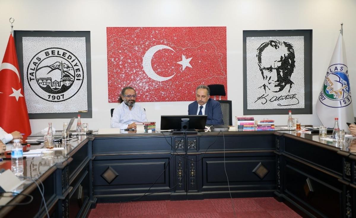 &lsquo;Sanal Beyaz Masa&rsquo;ya s&uuml;rpriz konuk