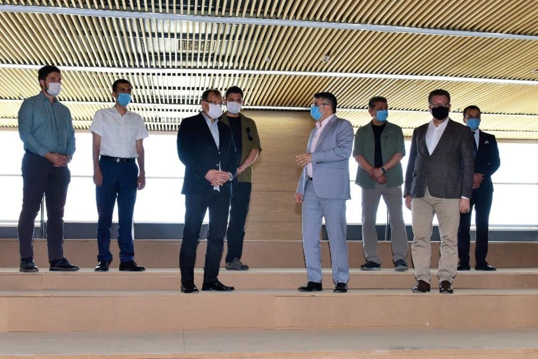 Uyumayan K&uuml;t&uuml;phane&rsquo;ye tam not