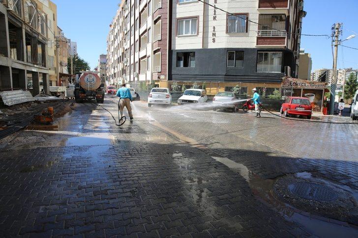 Haliliye’de cadde ve sokaklar yıkanıyor G4