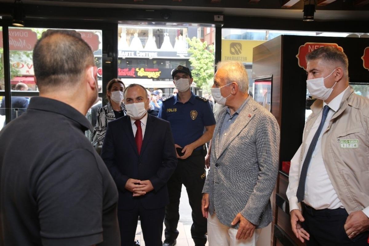 &Uuml;mraniye&rsquo;de kaymakam ve belediye başkanı korona vir&uuml;s tedbirlerini denetledi