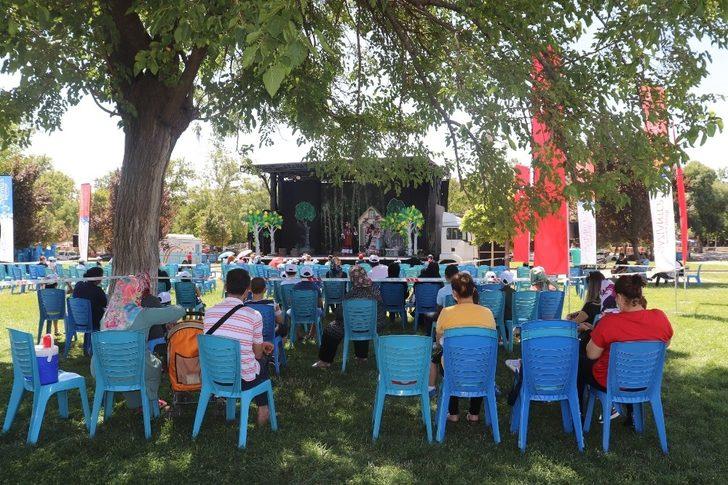 Altın kız tiyatro oyunu sahnelendi G2