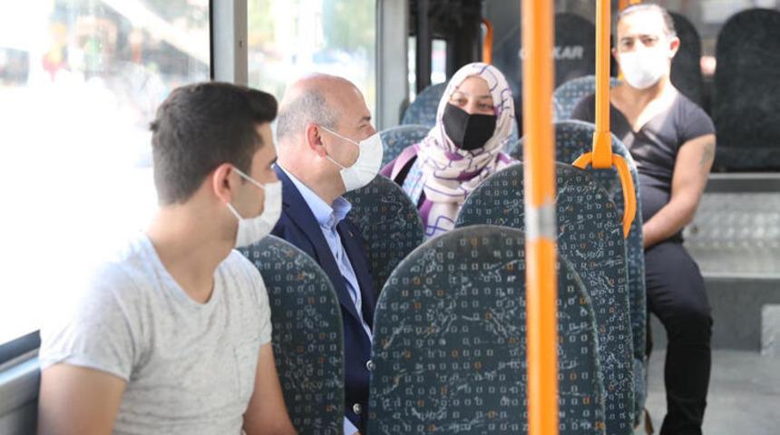 İçişleri Bakanı Soylu, halk otobüsüne bindi