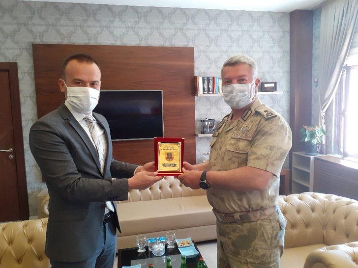 Ağrı İl Jandarma Komutanı Özkul’dan Milli Eğitim Müdürü Tekin’e veda ziyareti G2