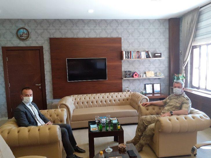 Ağrı İl Jandarma Komutanı Özkul’dan Milli Eğitim Müdürü Tekin’e veda ziyareti G3