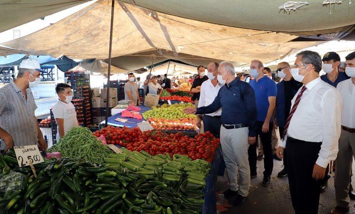 Akdeniz’de pazar yerinde korona virüs denetimi G1