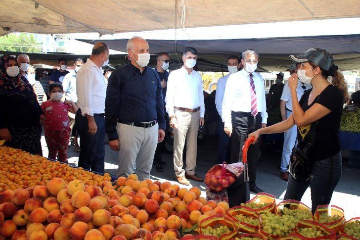 Akdeniz’de pazar yerinde korona virüs denetimi G3