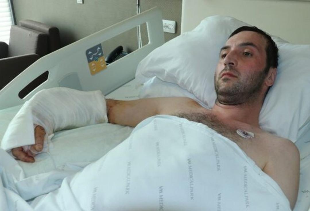 İş kazasında kopmuştu! Fabrika iş&ccedil;isinin kolu 12.5 saatte yerine dikildi