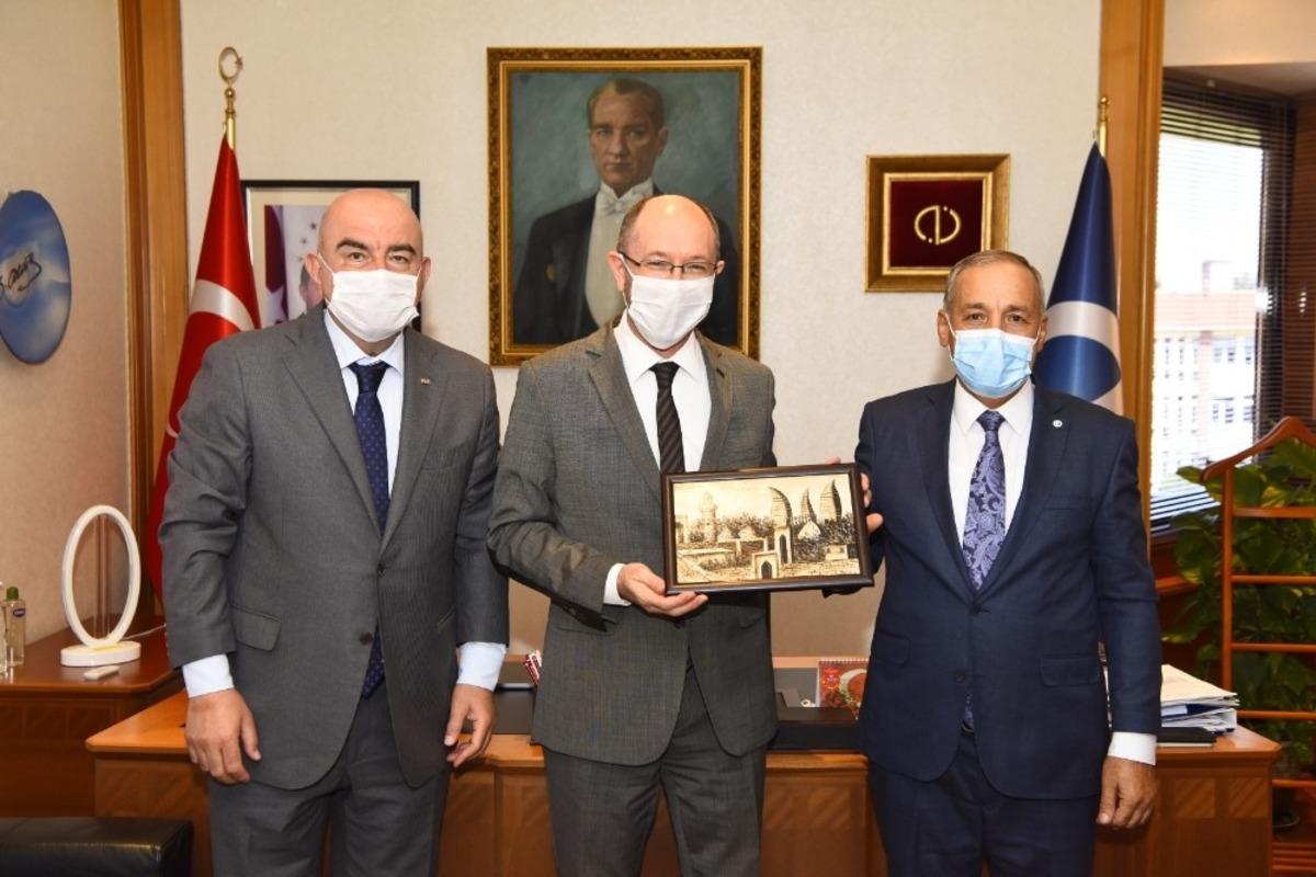 Rekt&ouml;r Erdal&rsquo;a ziyaretler s&uuml;r&uuml;yor