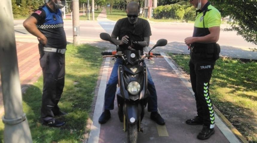 Y&uuml;r&uuml;y&uuml;ş yollarını kullanan motosikletliler cezalandırılıyor