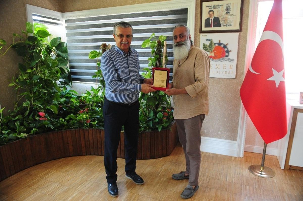 Başkan Topaloğlu, Hintli heykeltraşı ağırladı