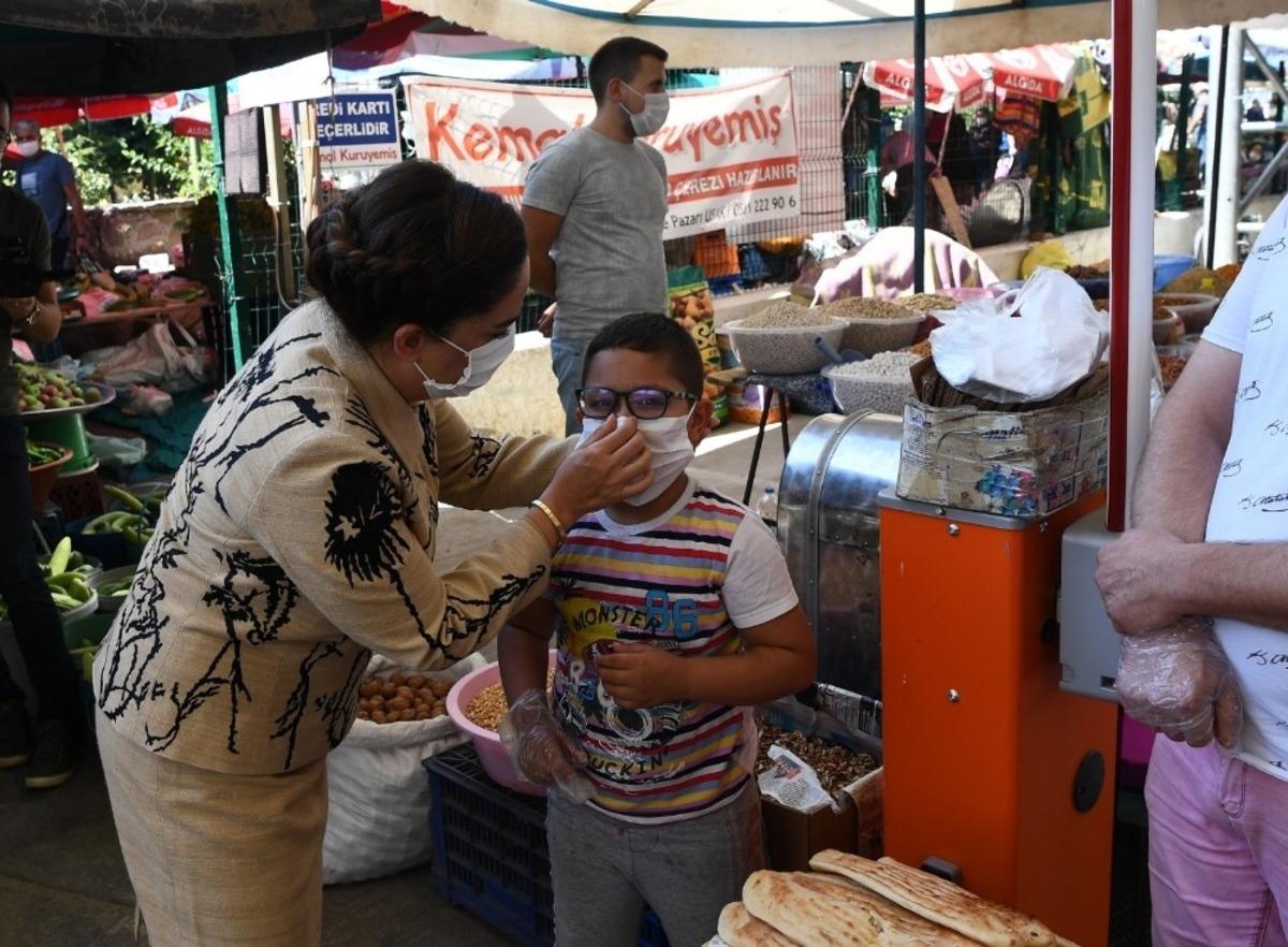 Uşak&rsquo;ta Vali Funda Kocabıyık koronavir&uuml;s denetimlerine katıldı