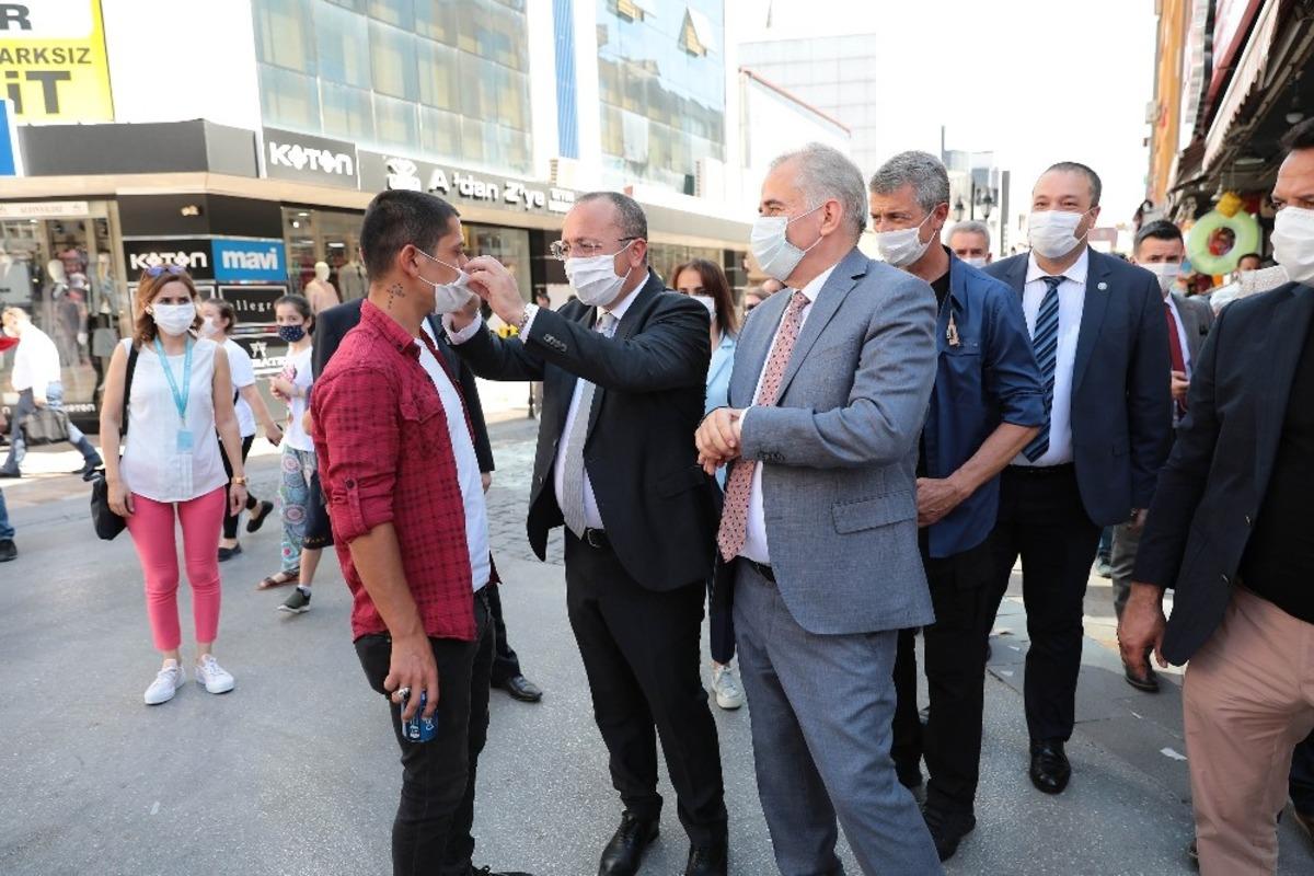 Vatandaşlar tek tek maske konusunda uyarılıyor