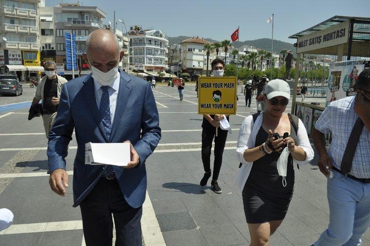 Marmaris’te gönüllü öğrencilerden korona virüs uyarısı G3