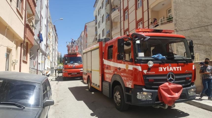 Binanın havalandırma boşluğunda &ccedil;ıkan yangın korkuttu