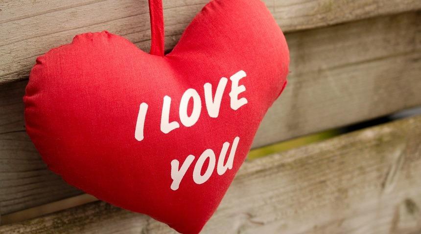Seni seviyorum sözleri: Sevdiğinizi etkileyecek güzel cümleler