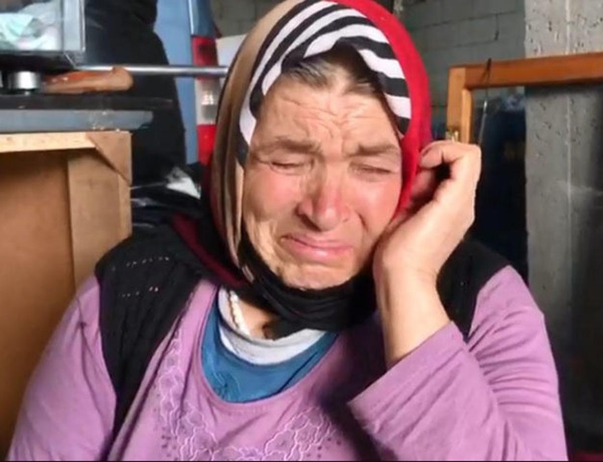 Kahreden anlar! Evinin yanışını g&ouml;zyaşları i&ccedil;inde izledi