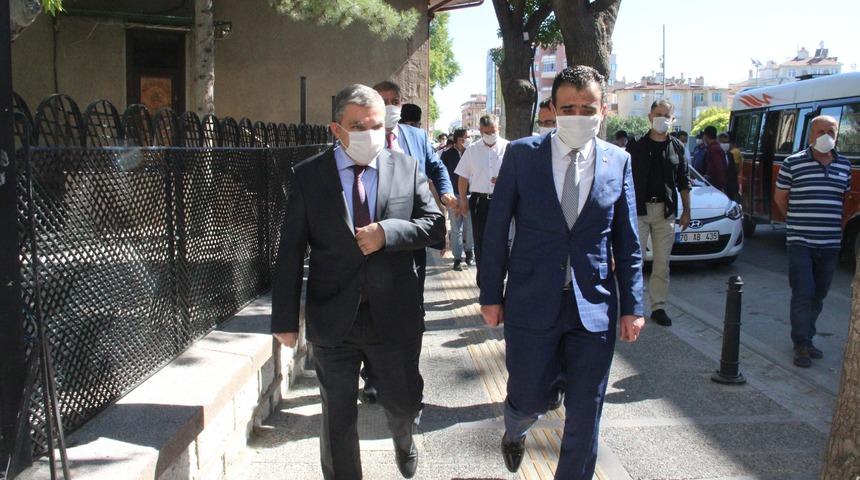 Belirli alanlarda sigara i&ccedil;mek, dondurma ve kuruyemiş yemek yasaklanmıştı! Karaman Valisi nedenleri a&ccedil;ıkladı