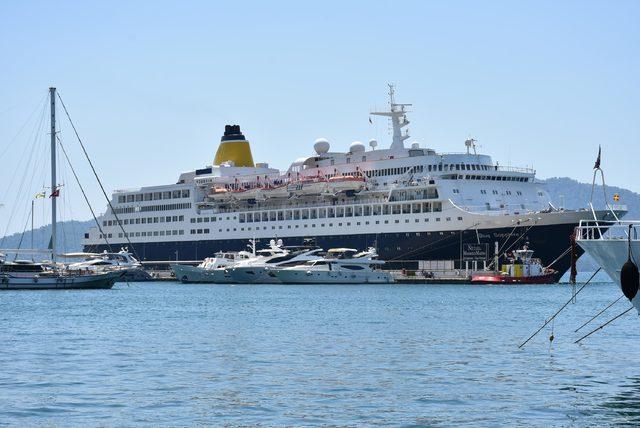 Lüks yolcu gemisi bakım için Marmaris'te