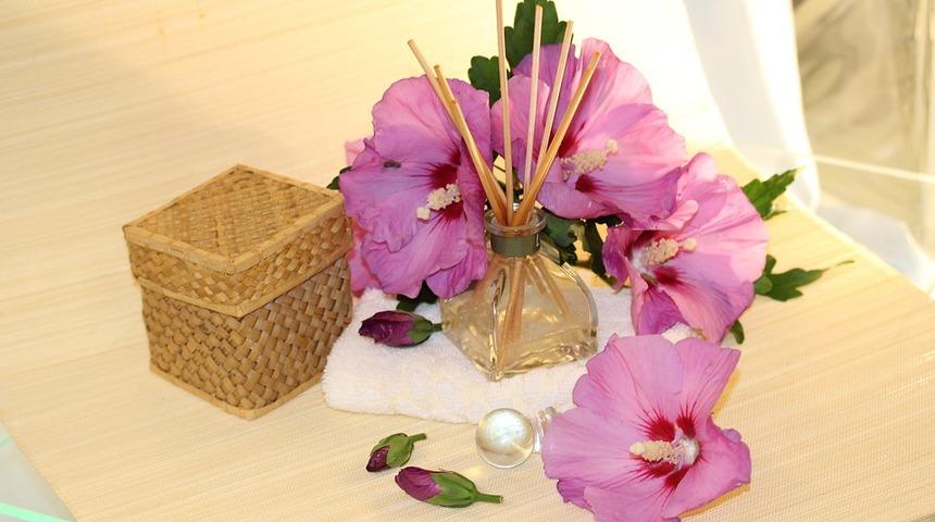 Oda parf&uuml;m&uuml;ne bir daha para vermeyeceksiniz! Bu doğal oda kokuları sayesinde...