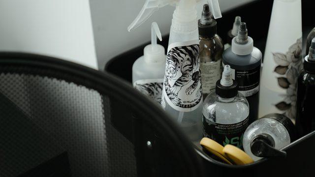 Toz almak bu yöntemle çok daha kolay! Kekik, sirke ve zeytinyağı...