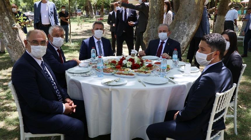 Protokol krizi haberlerine Başkan &Ccedil;ay&rsquo;dan tepki