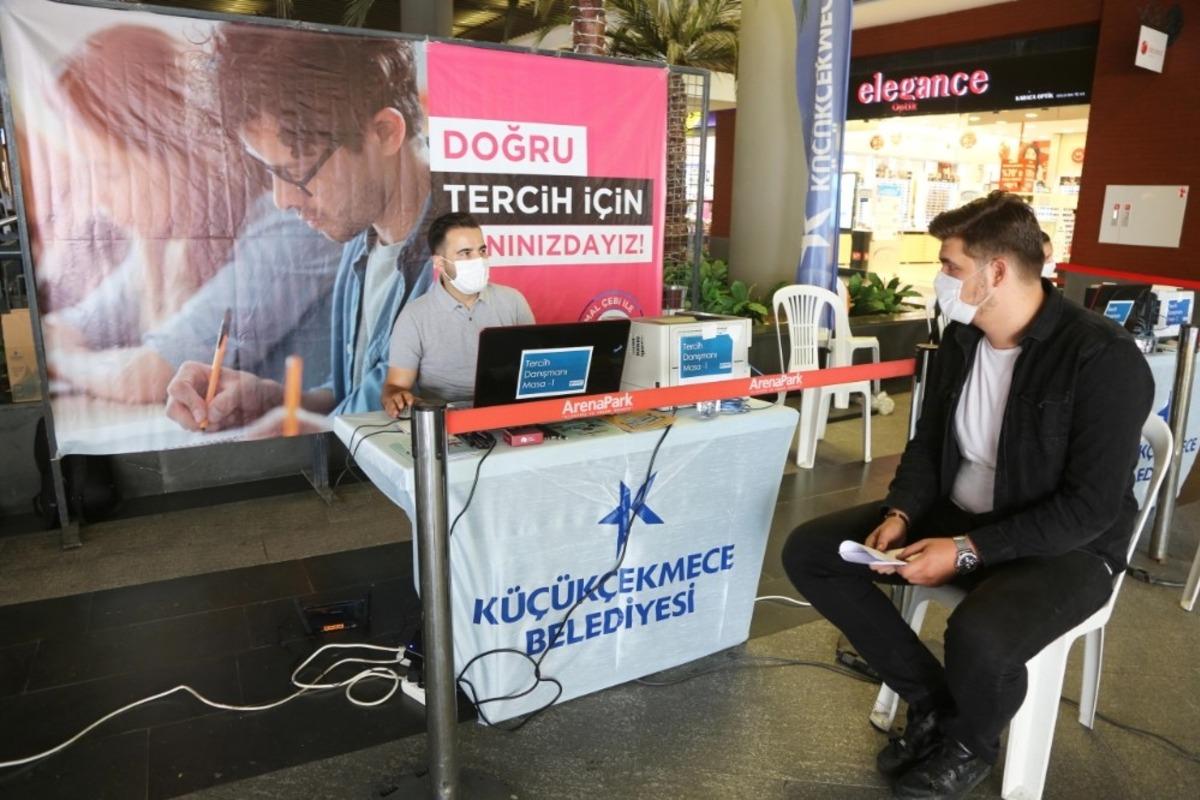 K&uuml;&ccedil;&uuml;k&ccedil;ekmece&rsquo;de &uuml;niversite adaylarına tercih desteği
