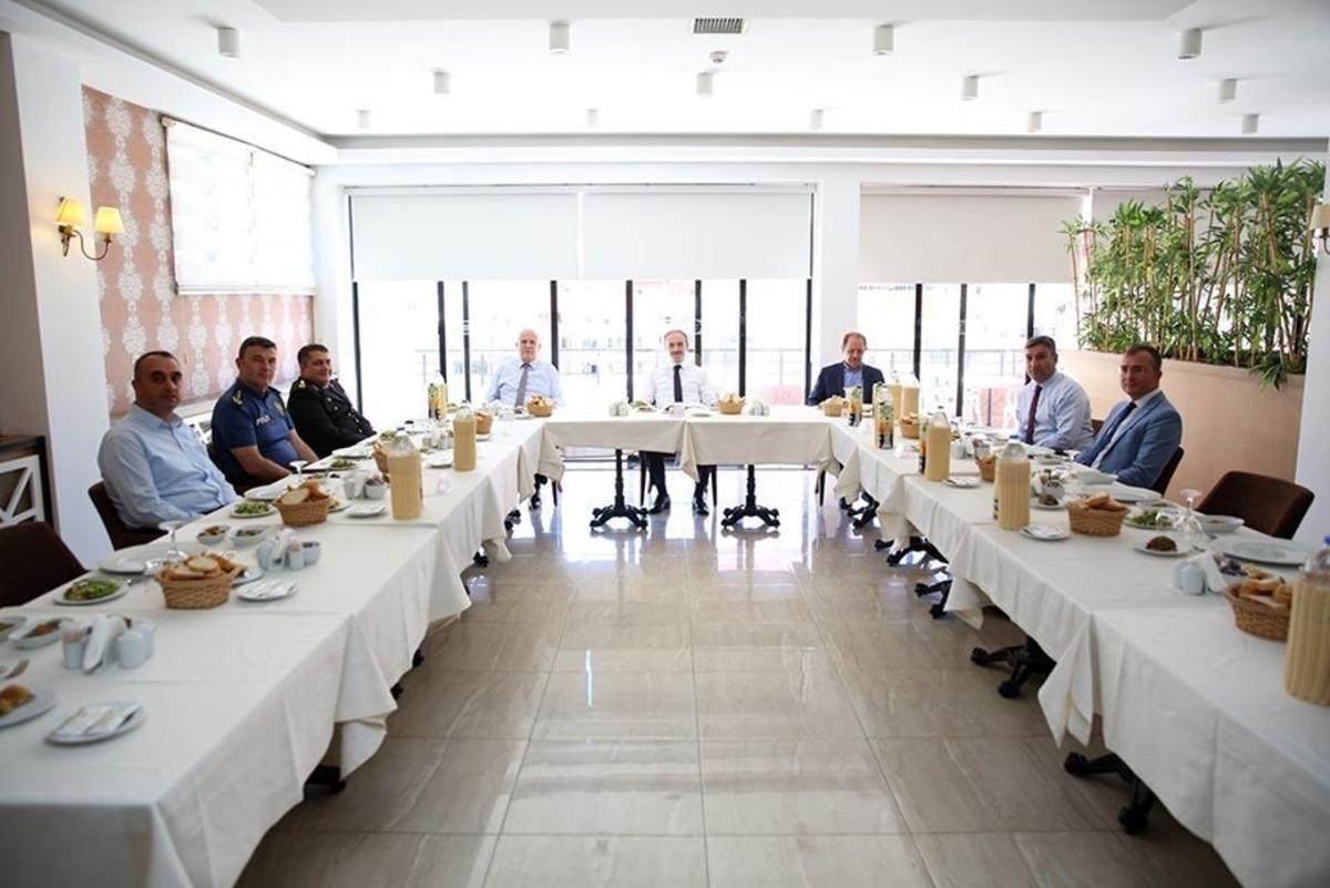 İl Jandarma Komutanı Albay Bilgi&ccedil; i&ccedil;in veda yemeği d&uuml;zenlendi