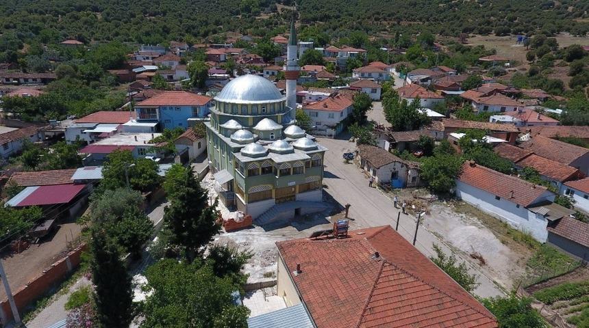 Saruhanlı Belediyesi cami bah&ccedil;elerini yeniliyor