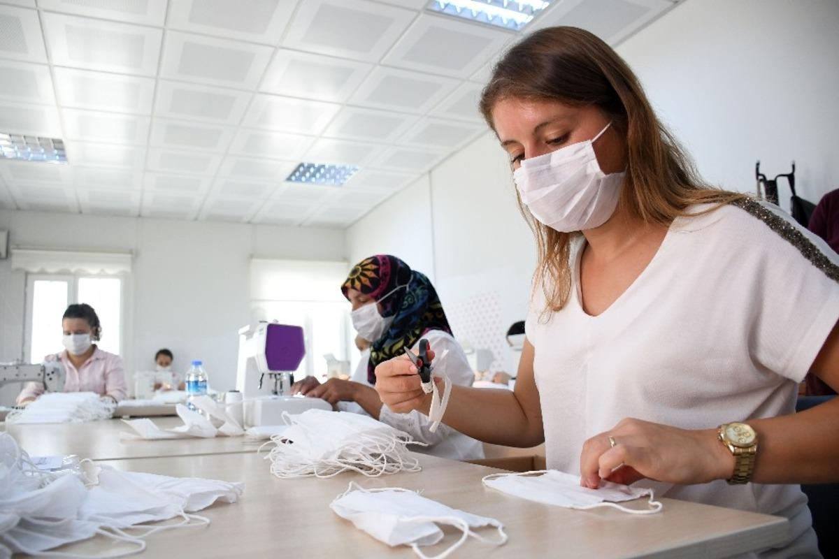 Kemer Belediyesinden 3 ayda 154 bin maske &uuml;retimi