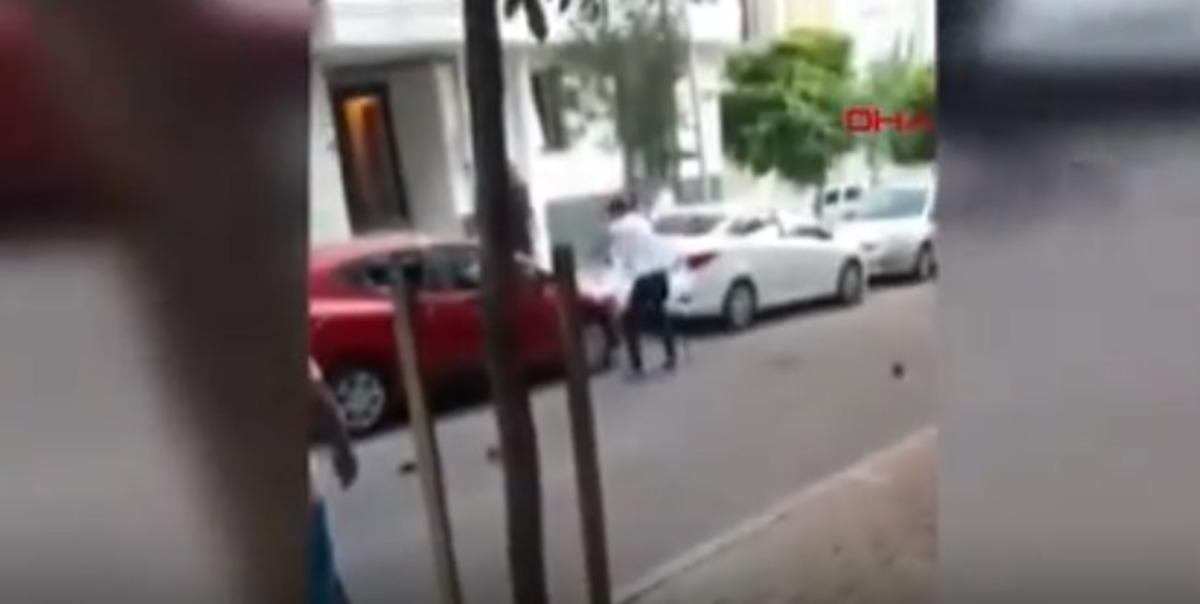 Eşiyle kavga etti, hıncını arabadan &ccedil;ıkarttı!