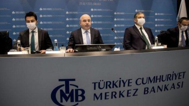 Merkez Bankası, politika faizinden yaptığı piyasa fonlamasını keserek faizlerde örtülü bir artırıma gitti ve yüzde 8,25'ten yüzde 9,50'ye çıkardı.