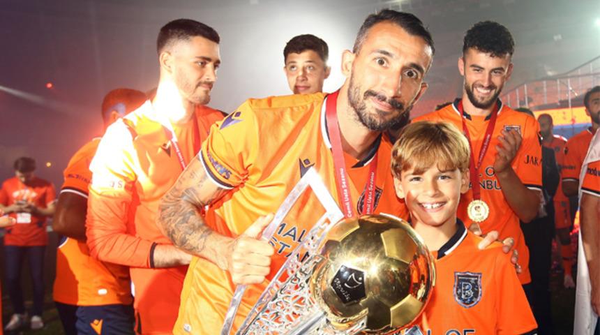 Başakşehir, Mehmet Topal ile devam kararı aldı