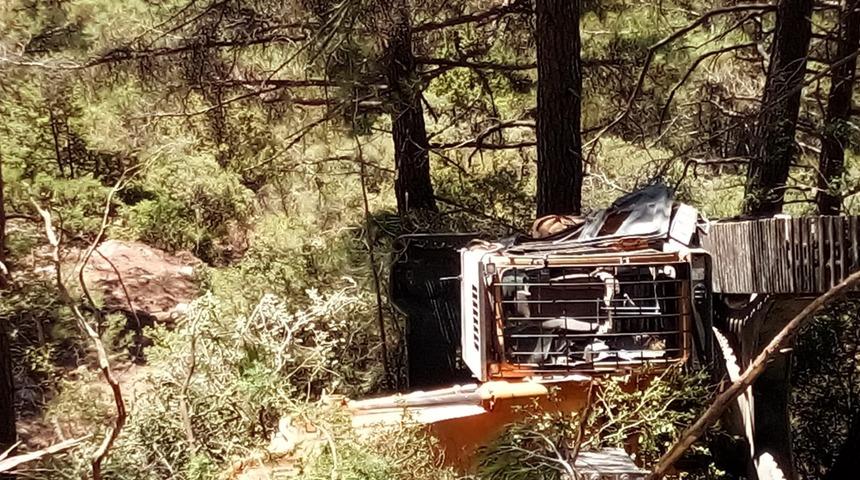 İş makinesiyle uçuruma yuvarlanan operatör hayatını kaybetti