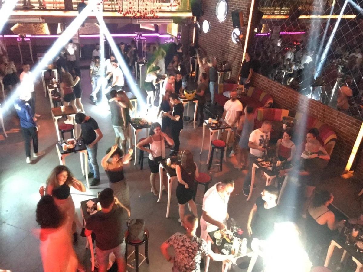 &Uuml;nl&uuml; gece kul&uuml;b&uuml; korona vir&uuml;s denetiminden tam not aldı