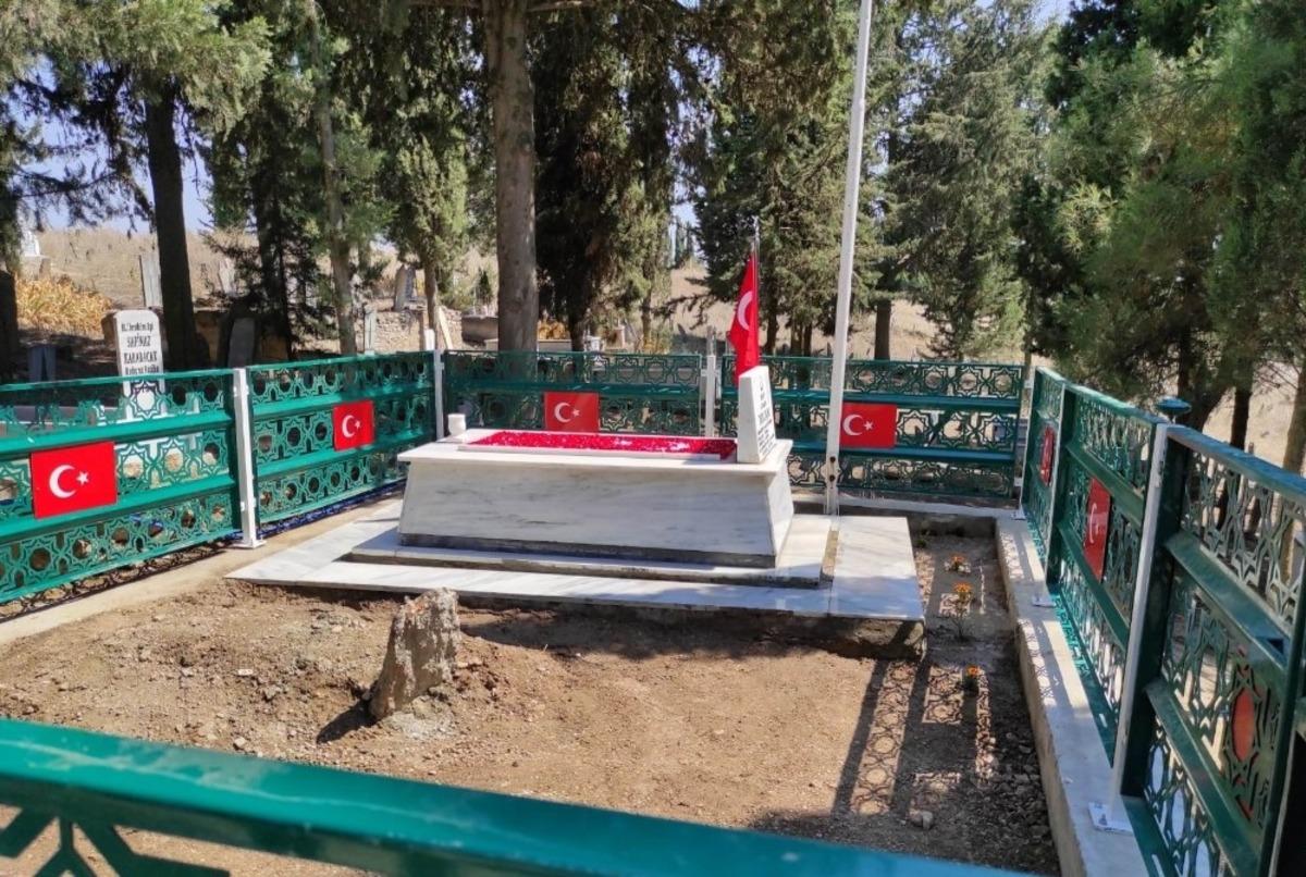 Salihlili şehidin mezarı jandarma tarafından yenilendi