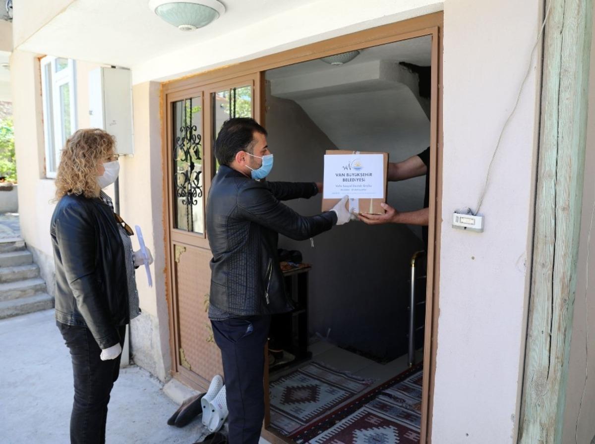 Van B&uuml;y&uuml;kşehir Belediyesi sosyal yardımlarla 30 bin aileye ulaştı