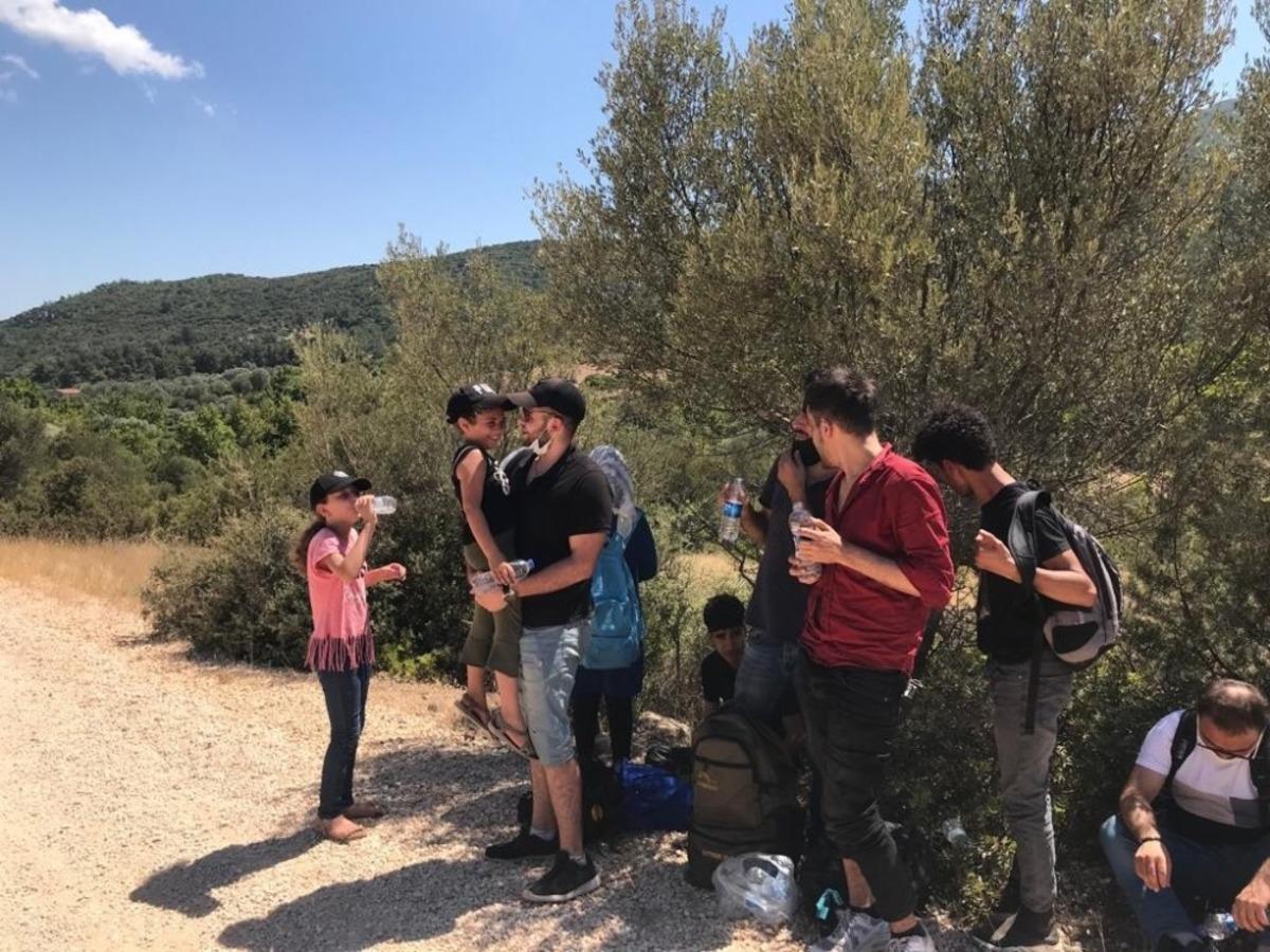 Ormanda kaybolan d&uuml;zensiz g&ouml;&ccedil;menler kurtarıldı