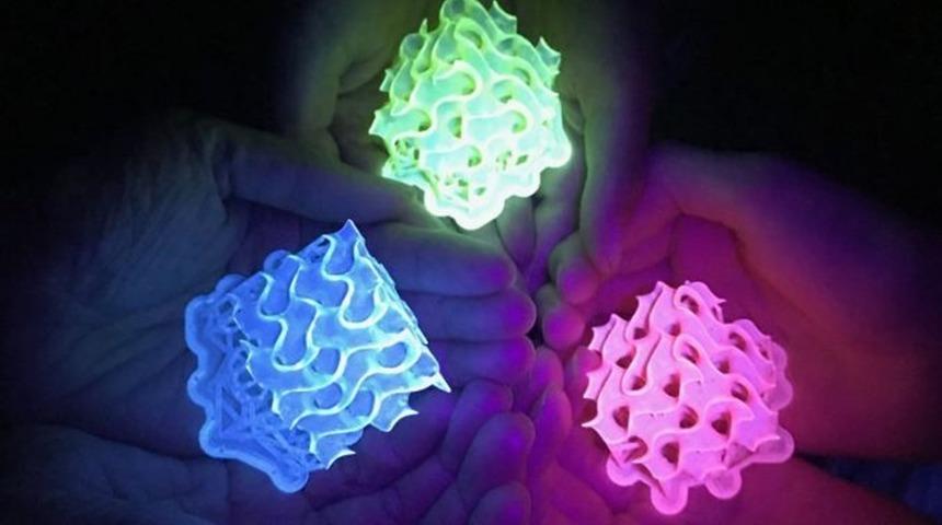 Bilim insanları d&uuml;nyadaki en parlak malzemeyi &uuml;retti