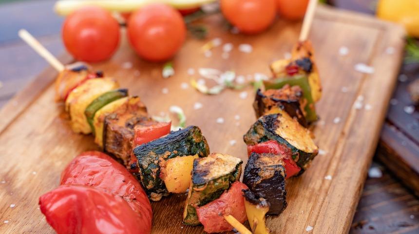 Konya'nın meşhur çöpleme kebabının püf noktası ortaya çıktı! Patlıcanı soyarken...