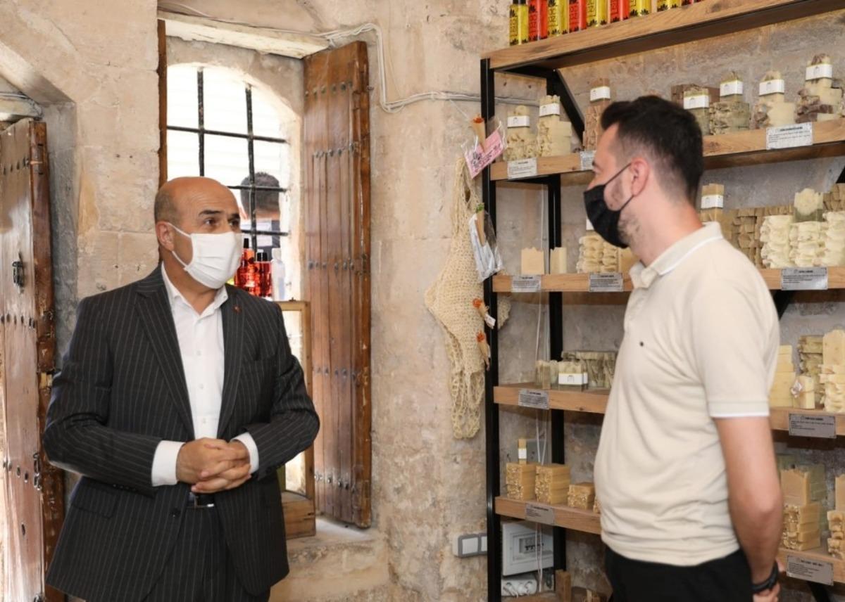 Vali Demirtaş esnaf ve vatandaşlarla bir araya geldi